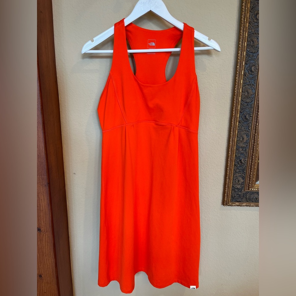 Northface Women’s NWOT Hiking/Tennis/Workout Dress Size Medium.